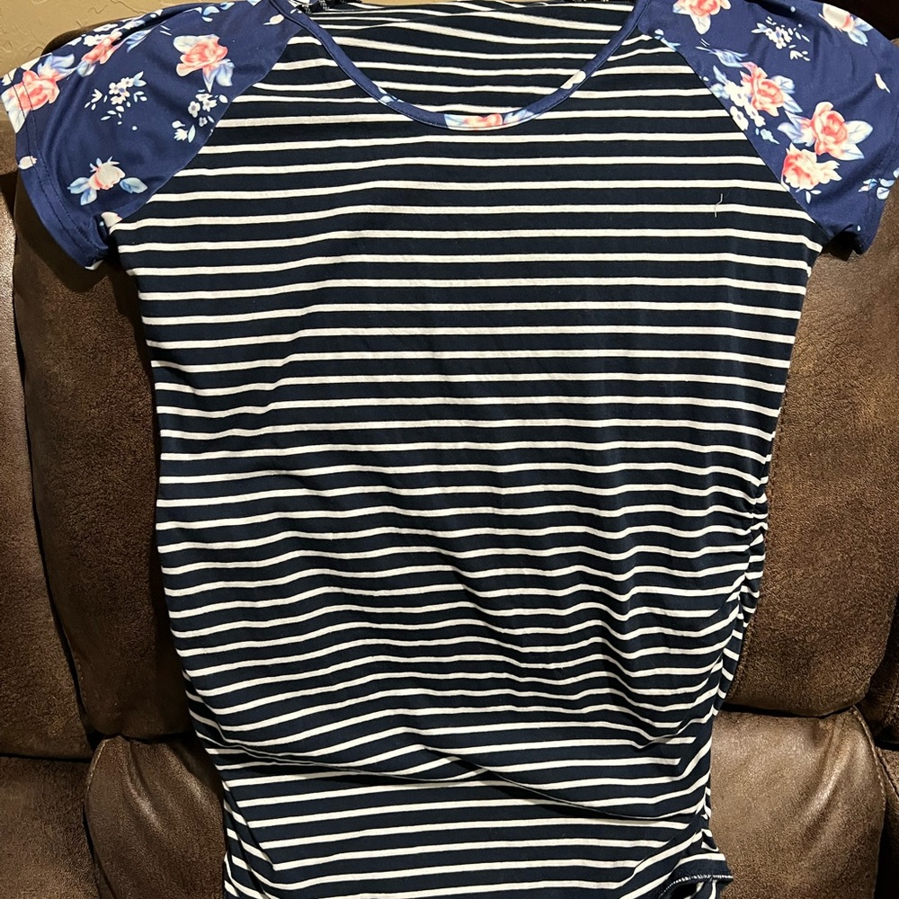 Medium size maternity shirt
